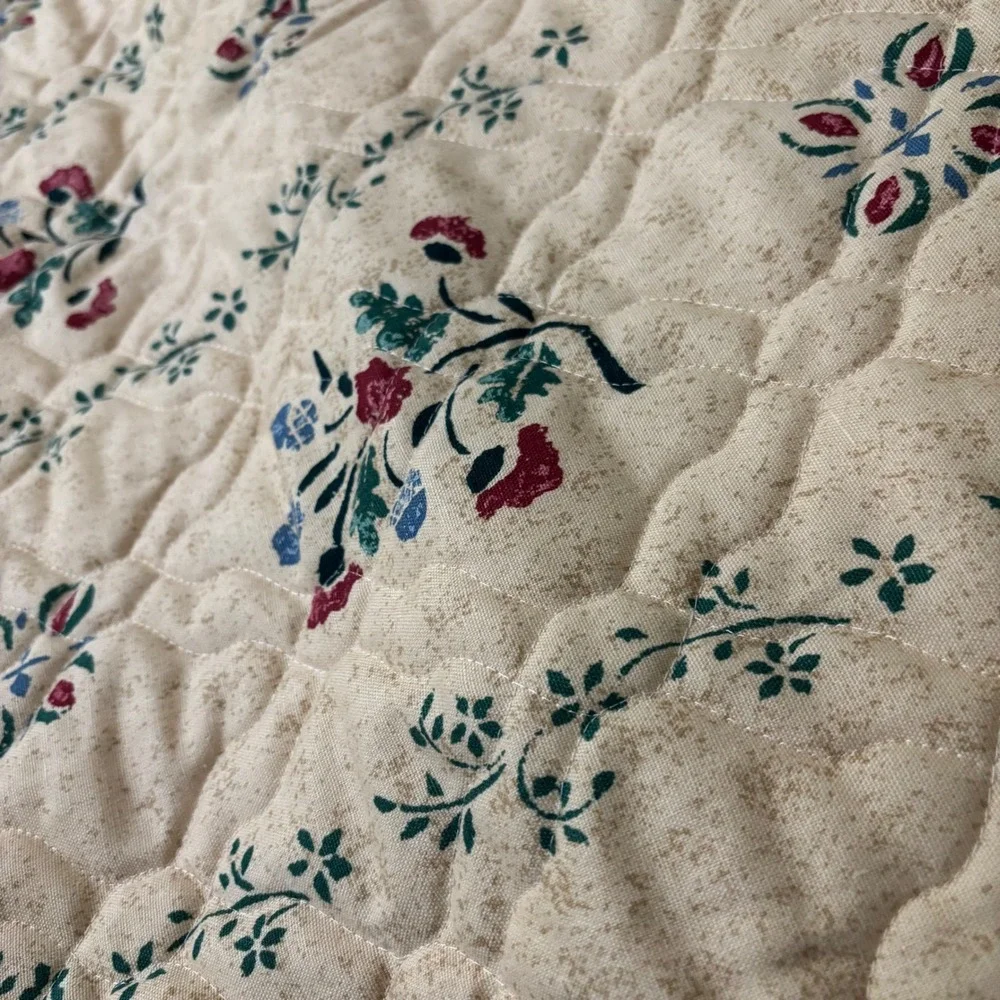 N/A quilted bedspread